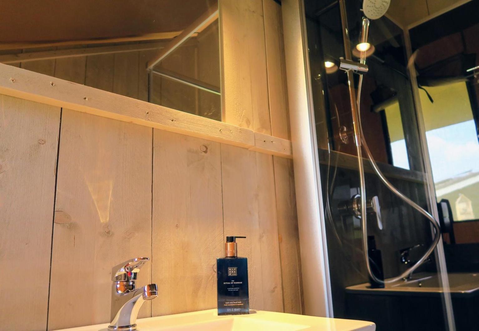Luxe Safaritenten Petit013 - Nieuw Tilburg Ruang foto